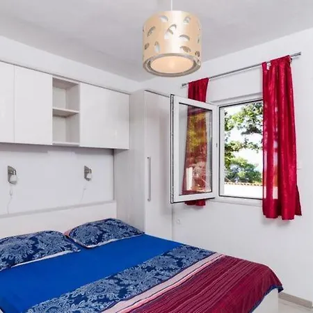 Ammos - One Bedroom With Shared Terrace And Sea View Mali Apartman